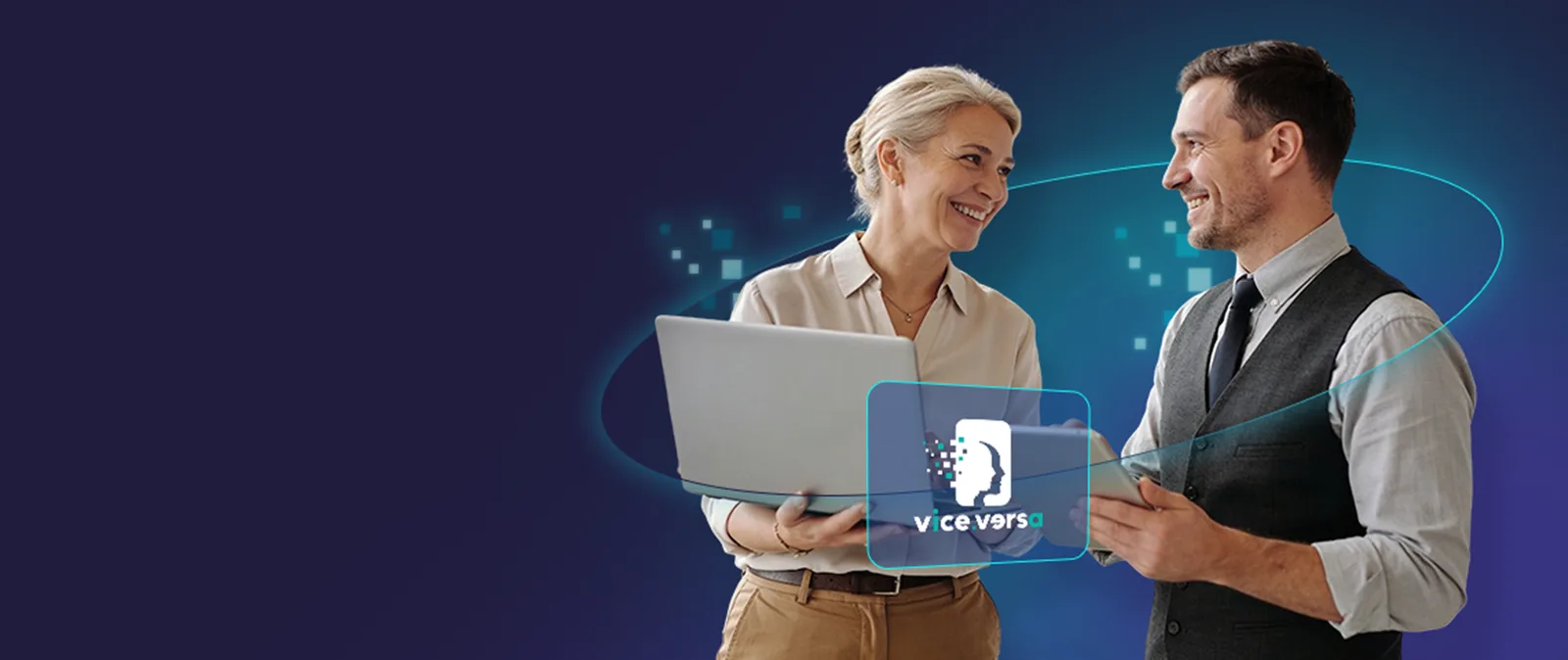 Un collaborateur travaille sur son ordinateur portable dans un bureau